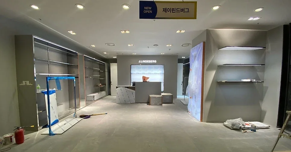 준공청소를 마친 매장 내부