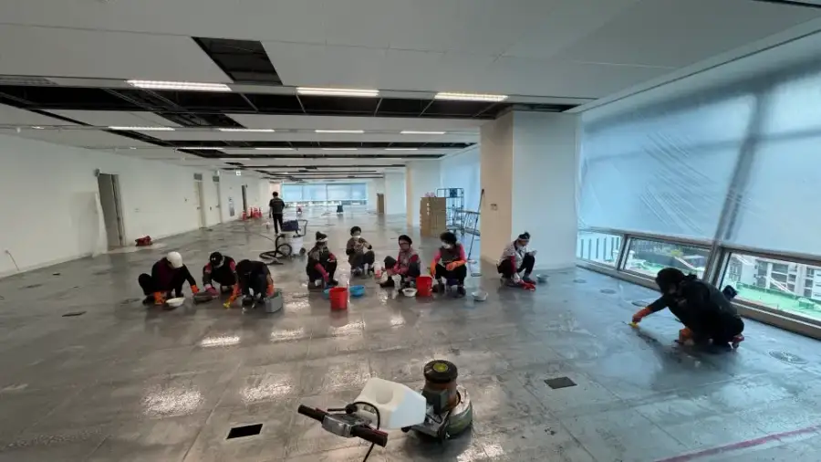 바닥 본드 제거 · 악세스플로어 현장 사진