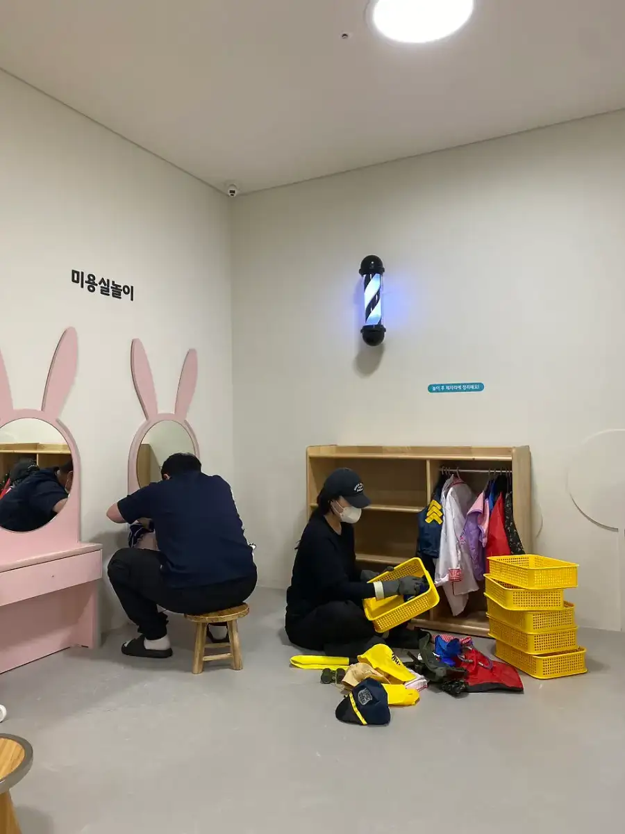 실내 어린이놀이터 대청소 · 볼풀공 세척 현장 사진 5