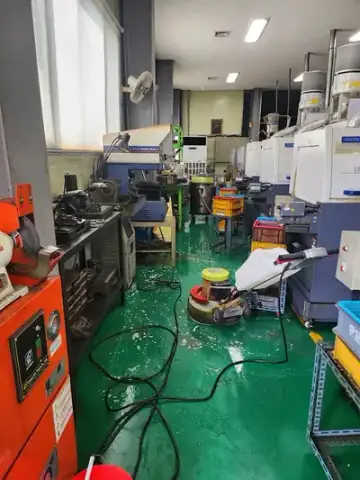 공장 바닥 기름때제거는 수영클린 현장 사진