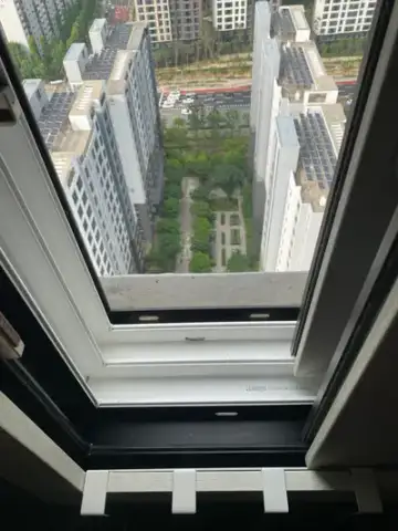 강남구 개포 래미안 포레스트 창틀청소 거주청소 현장 사진